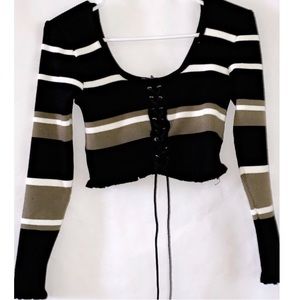 Fashion Nova cropped sweater . Size XL